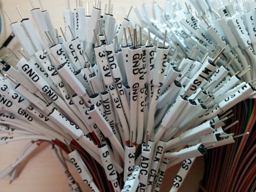 Chọn mua ống lồng đầu cốt ống đánh dấu đầu dây kiểu gì?